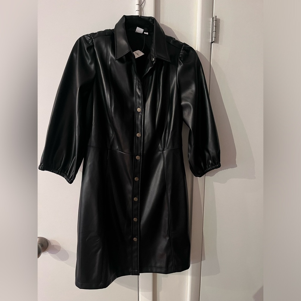 So HOT🔥🔥🔥
Black Faux Leather Button-Up Dress🖤